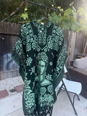 Green Patterned Knit Poncho with Floral Motif - Brand Unspecified